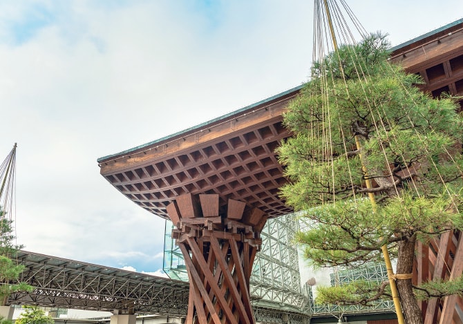 金沢駅の鼓門（つづみもん）